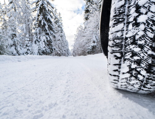 For lavt dekktrykk og nedslitte dekk er en oversett sikkerhetsrisiko i vinterføre